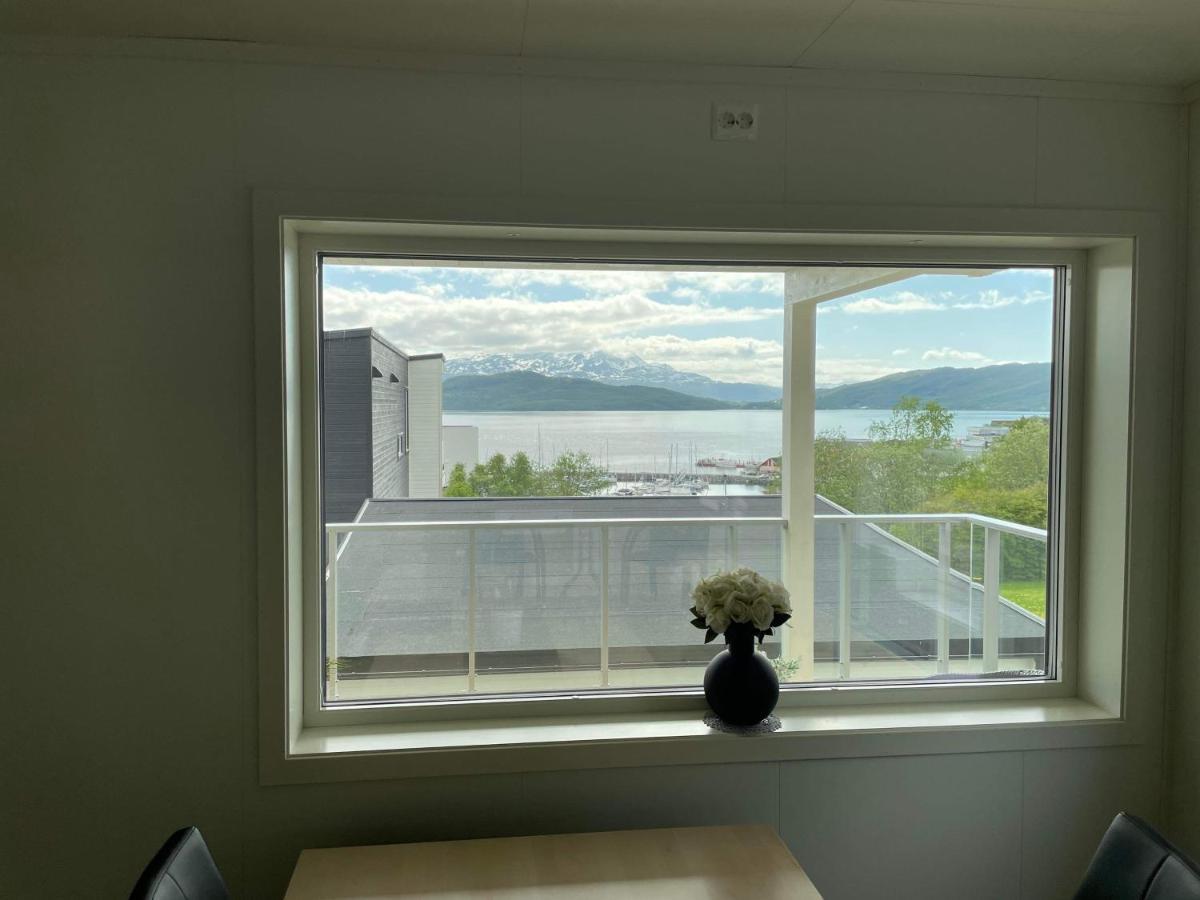 Veien Til Senja Apartment Finnsnes Bagian luar foto