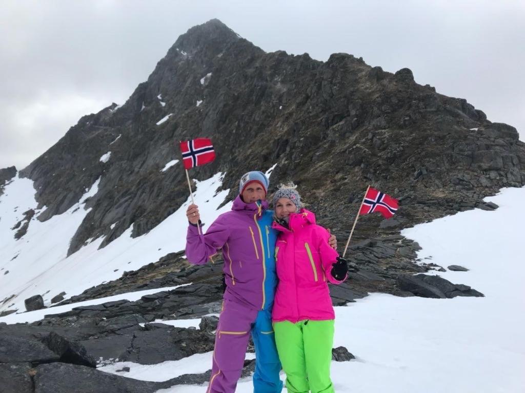 Veien Til Senja Apartment Finnsnes Bagian luar foto